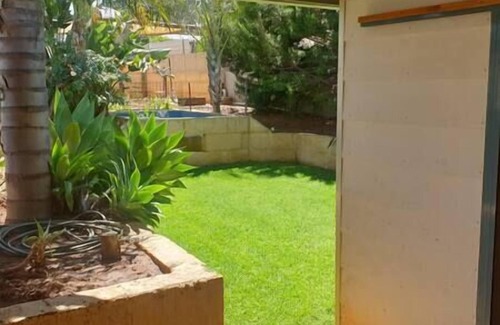 Northam Apartment | "Roseneath" Queen room with private bathroom, Rm 4