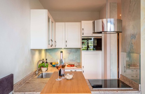 Pelham Apartment | Rosengarten, 66 qm Souterrain, 2 separate Schlafzimmer, 2 Bäder