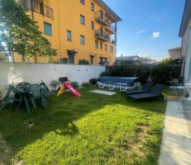 Linarolo Apartment | Roses