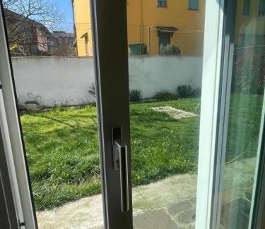 Linarolo Apartment | Roses