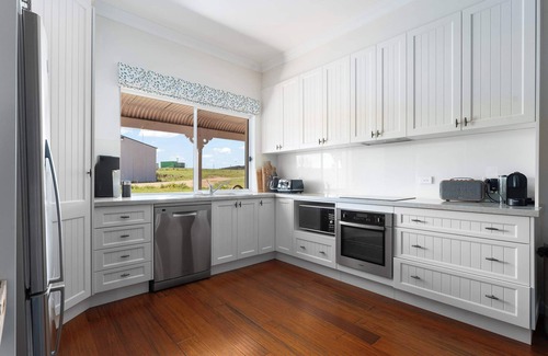 Meadow Flat House | Rosevilla Retreat - Beautiful Farm Getaway