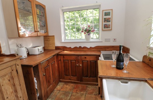 Durham Cottage | ROSEWOOD COTTAGE, with a garden in Durham