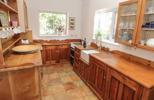 Durham Cottage | ROSEWOOD COTTAGE, with a garden in Durham