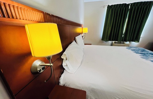 Union City Hotel | Rosewood Inn By OYO Union City I-69