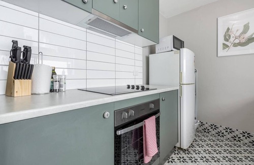 Windsor Apartment | Rosewood Lodge Cottage Charm off High Street