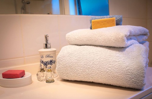 Yarragon Bed & Breakfast | Rosewood Park Guest Suite -The perfect country getaway for couples or friends.