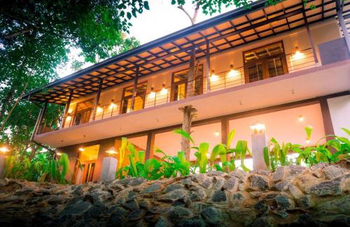 Kotadeniyawa Hotel | Roshara Nalla