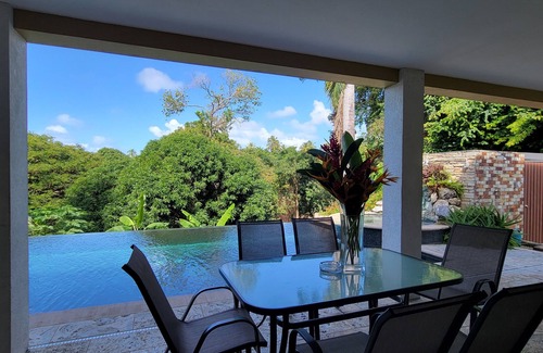 Diamond Villa | Rosita with a Waterfall Jacuzzi & Rain Forest feel