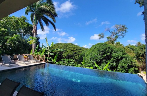 Diamond Villa | Rosita with a Waterfall Jacuzzi & Rain Forest feel