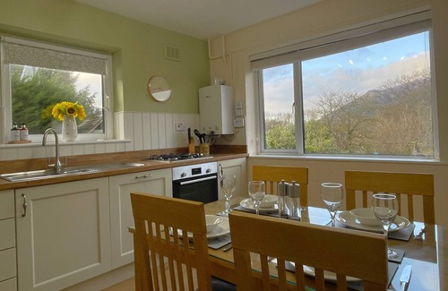 Portinscale Cottage | Roslin - a cottage that sleeps 4 guests in 2 bedrooms