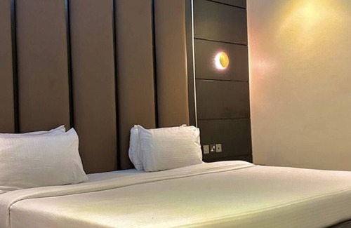 Uyo Hotel | Rosmohr Gold