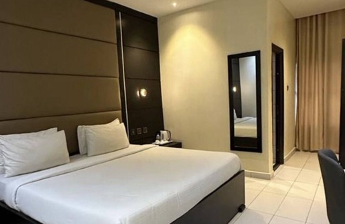 Uyo Hotel | Rosmohr Gold