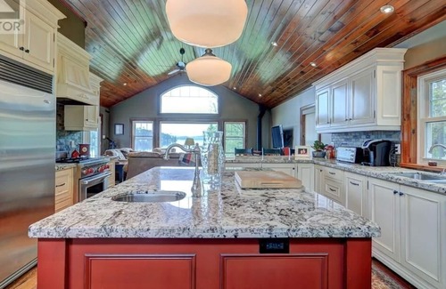 Minett House | Rosseau Lake Retreat