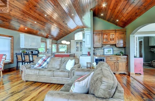 Minett House | Rosseau Lake Retreat