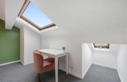 Rossendale Apartment | Rossendale 2 Bedroom House, Perfect For Contractors or Peaceful Family Getaways with Free Parking By Eason Stays