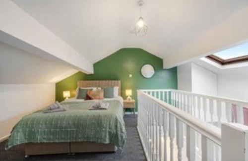 Rossendale Apartment | Rossendale 2 Bedroom House, Perfect For Contractors or Peaceful Family Getaways with Free Parking By Eason Stays