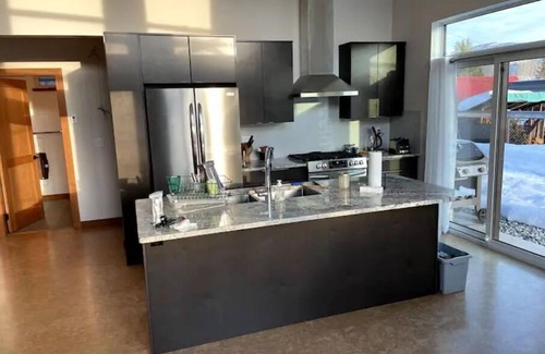 Rossland House | Rossland Mountain View - New 2-bedroom Home