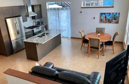 Rossland House | Rossland Mountain View - New 2-bedroom Home