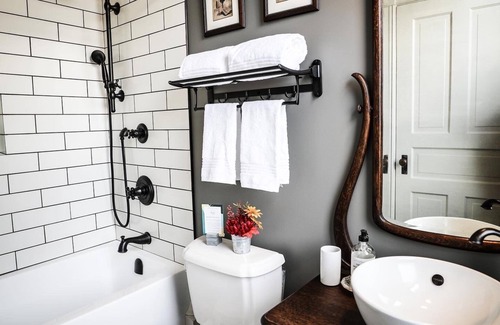 Rossland House | Rossland's Luxury Guest House