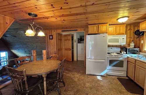 Abrams House | Rost Lake House Retreat-Enjoy all the fun the area has to offer