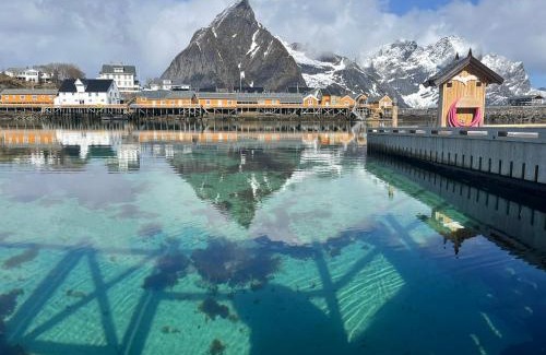 Hamnøya House | Rostad Retro Rorbuer