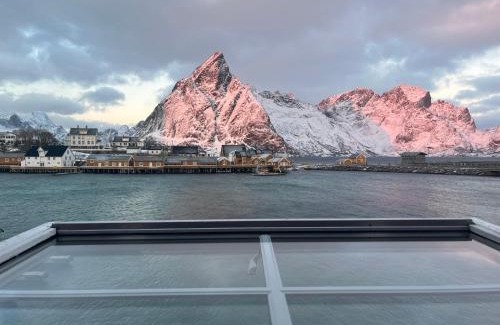 Hamnøya House | Rostad Retro Rorbuer