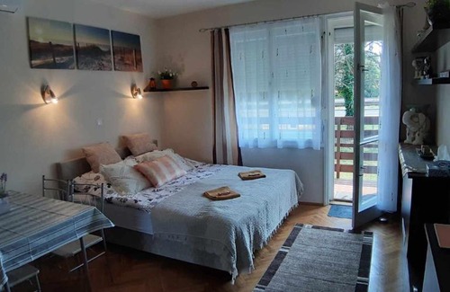 Vonyarcvashegy Apartment | Rosy Apartman