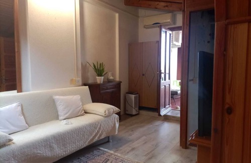 San Sperate Apartment | ROSY's House, A stone's throw from Sculptor Pinuccio Sciola's Sound Garden.