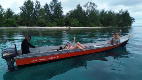 Pulau Fam House | Rosye homestay raja ampat