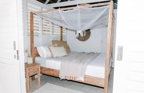 Rote Island Villa | Rote White House - South Villa & Loft