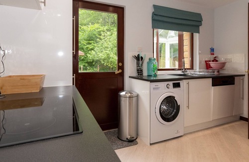 Killiecrankie Cottage | Rothwell Cottage - sleeps 6 guests in 3 bedrooms