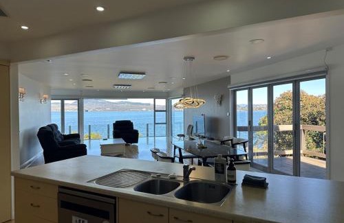 Kawaha Point House | Rotorua Luxury lakeside Resort