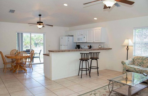 Rotonda West Condo | Rotunda West 2 bedroom Condo w Lanai 9 miles to Gulf Beaches