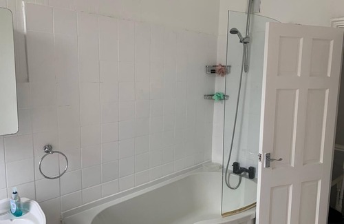 Burnley House | Rotzy Residences Burnley Home Away From Home