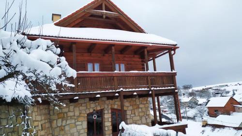 Cerveny Kostelec House | Roubenka