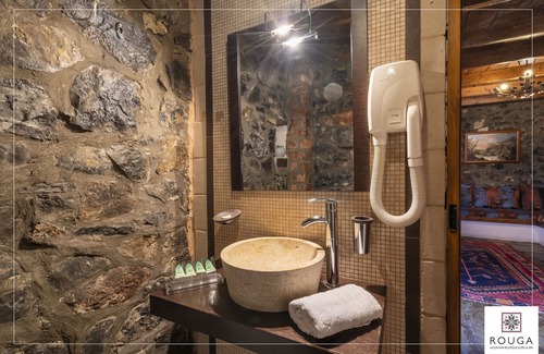 Aghios Athanasios Hotel | Rouga Mountain Boutique Suites & Spa