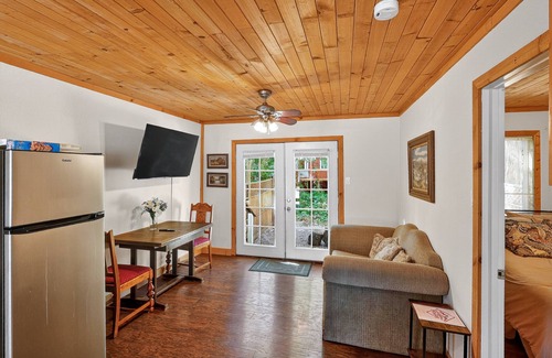 Cobb Apartment | Rouge Cobb Mountain Hotel - Cabin 1