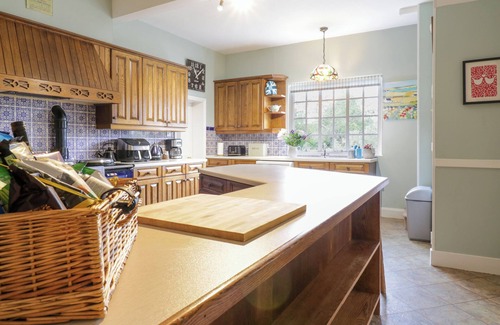 East Hanningfield Cottage | ROUGH HILL HOUSE, pet friendly, country holiday cottage in Bicknacre