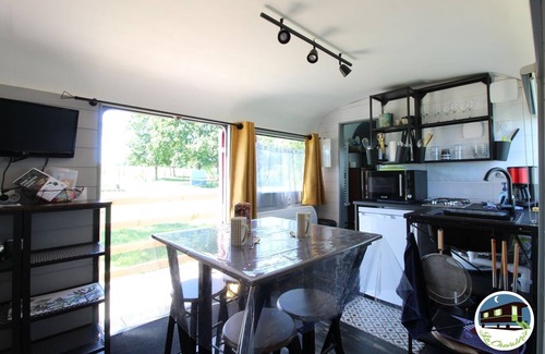 Saint-Augustin-des-Bois House | Roulotte la Loge des Clowns & heated pool