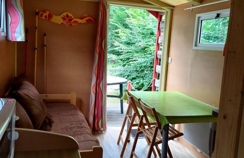 Saint-Sauves-d'Auvergne House | Roulotte Dans un Domaine !