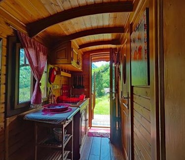 Gedre Ski Chalet | Roulotte Ancolie