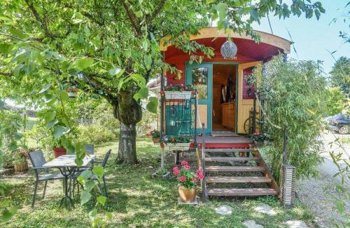 Saint-Genix-sur-Guiers Other | Roulotte de bohême - Praline