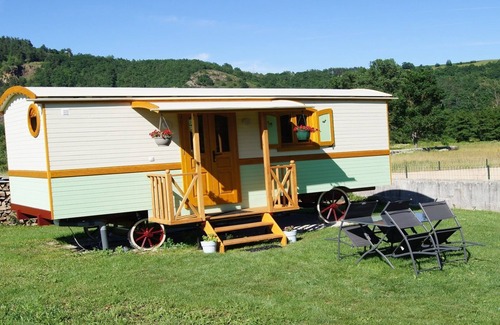 Retournac Cottage | ROULOTTE IN THE LOIRE GORGES