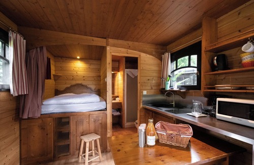 Bar-sur-Aube Cabin | Roulottes Gîte for Groups