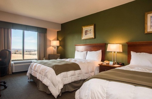 Orange Hotel | Round Hill Inn