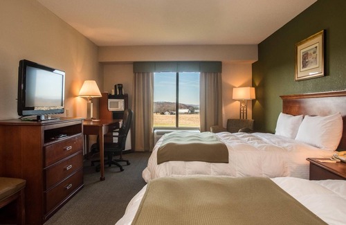 Orange Hotel | Round Hill Inn