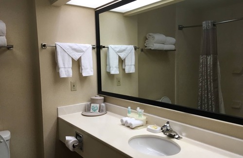 Orange Hotel | Round Hill Inn