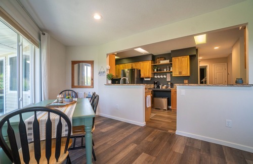 Hayesville House | Round House Lake & Mountain Sunset Views w Hot Tub