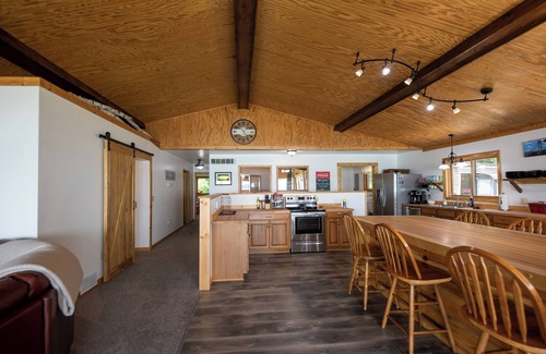 McMillan Cottage | Round Lake Retreat: UP Lakefront Vacation Home