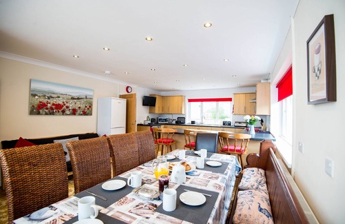 Laugharne Cottage | Round Park, Private detached family escape with extra annex